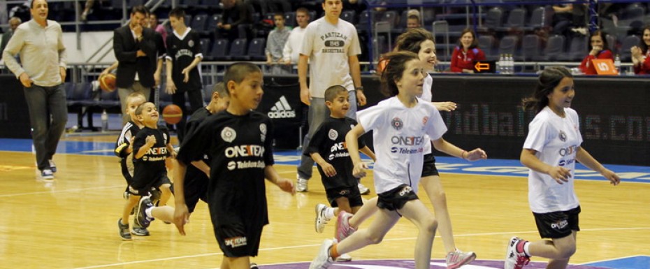 ''One Team'' mališani na parketu Pionira