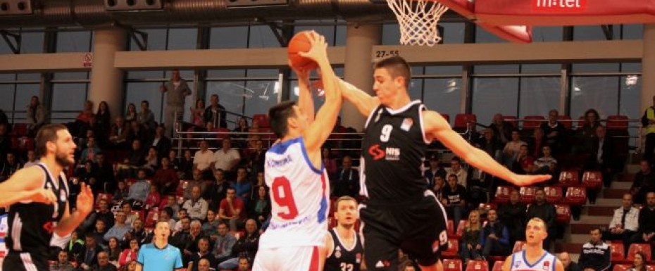 Parni valjak stao na gostovanju u Laktašima