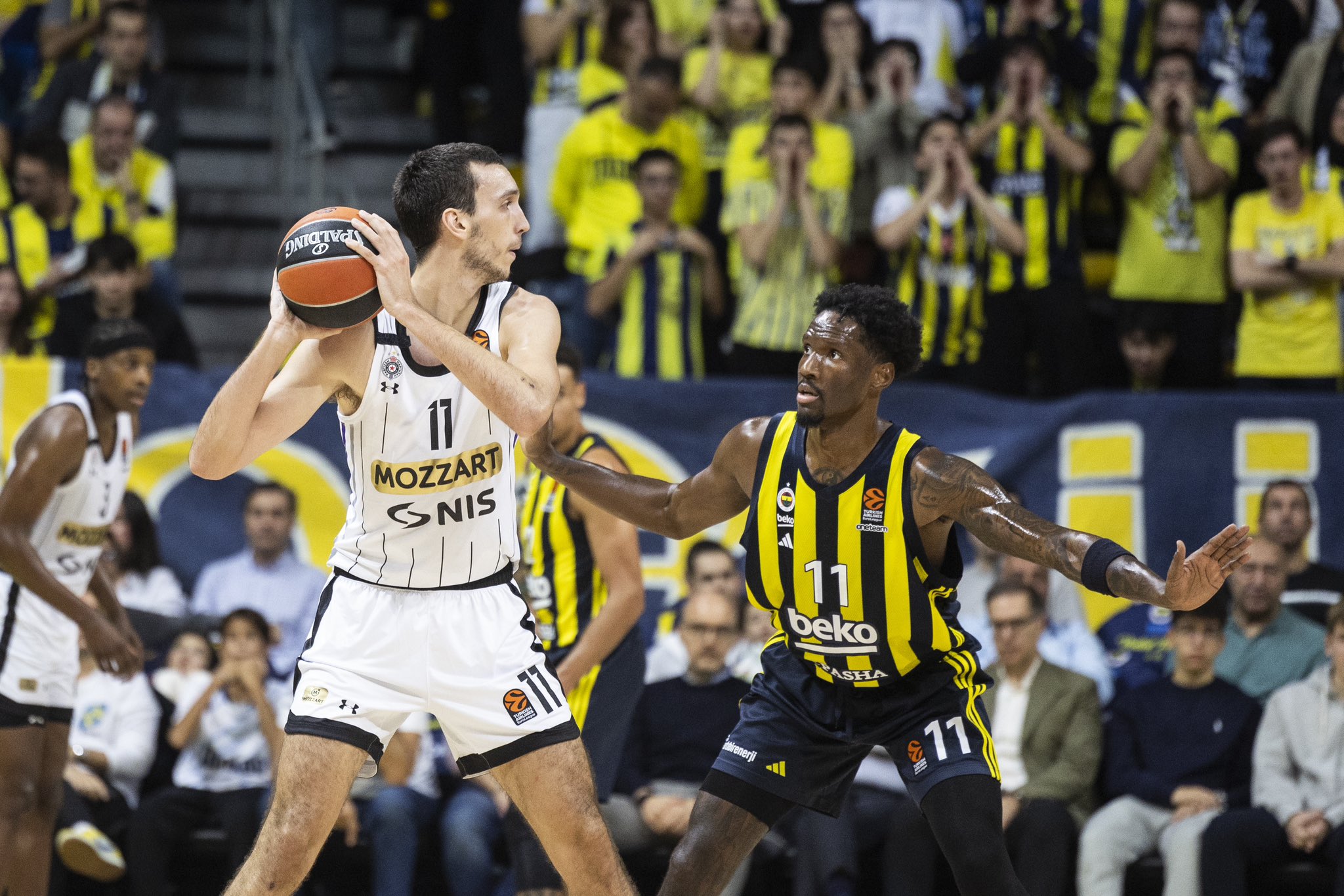 Crno-beli izgubili od Fenerbahčea u Istanbulu